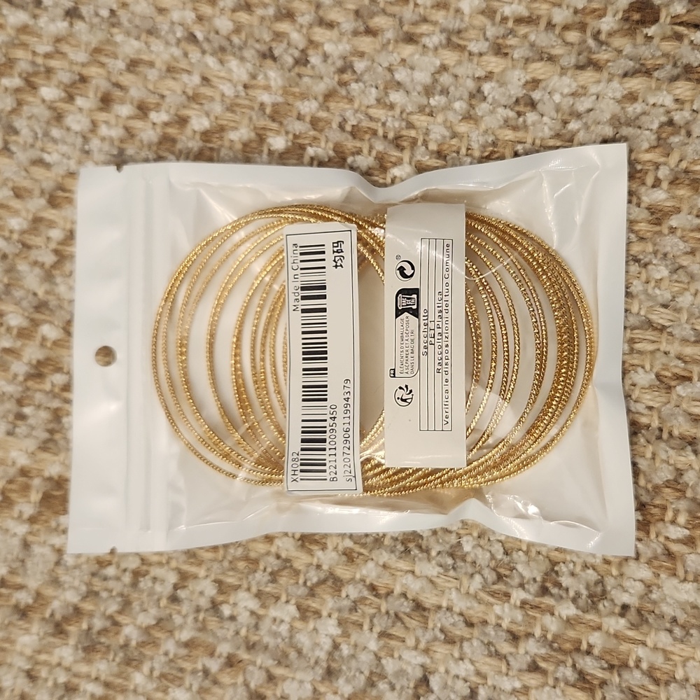 20 Solid Bangle - Picture 4 of 4
